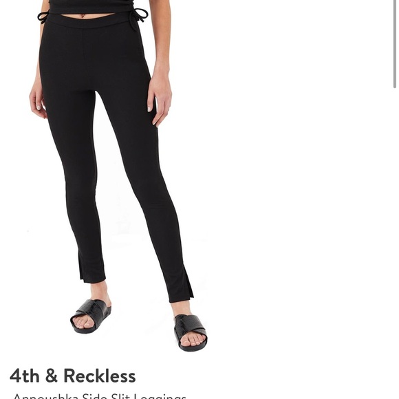 Matching set top is XL bottoms Large runs small - Picture 6 of 9